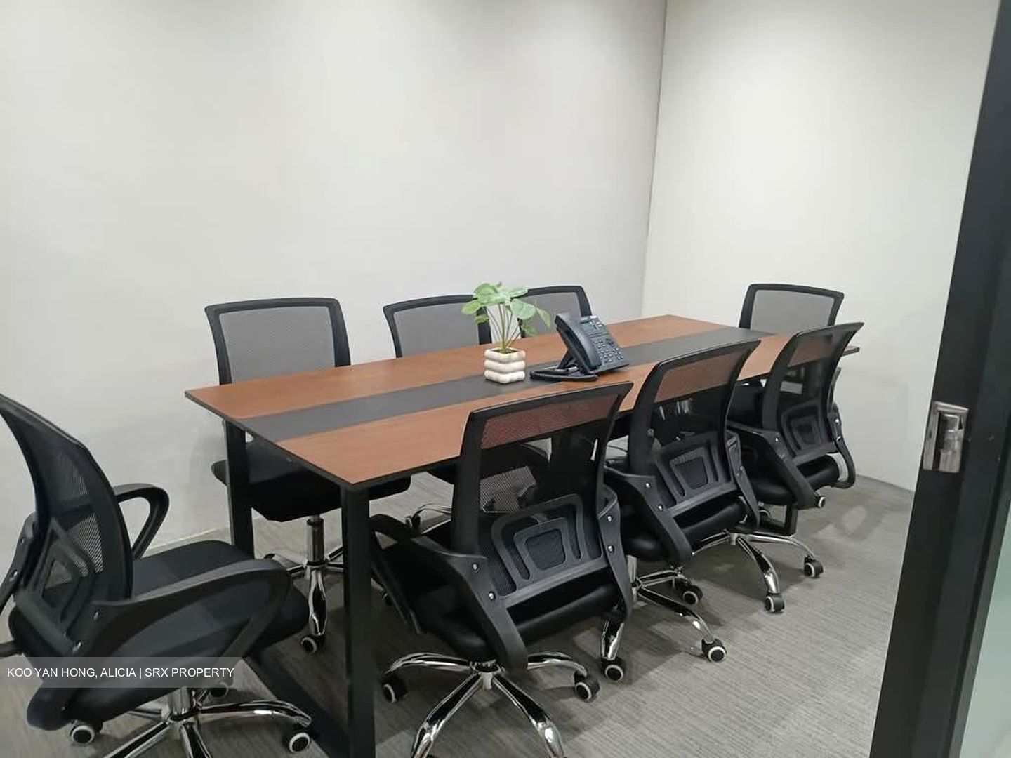 International Plaza (D2), Office #555454221